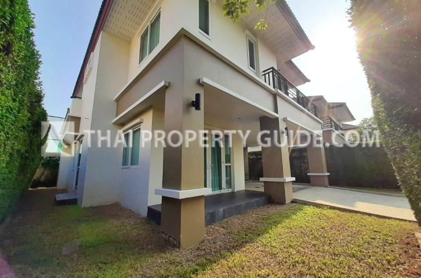 House with Shared Pool in Sukhumvit 